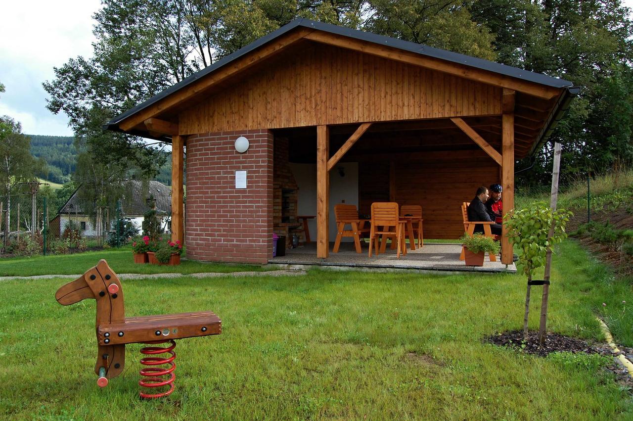 Penzion Jecminek Cervena Voda Luaran gambar